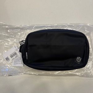 Lululemon Athletica Everywhere Belt Bag, Black, 7.5 x 5 x 2 inches
